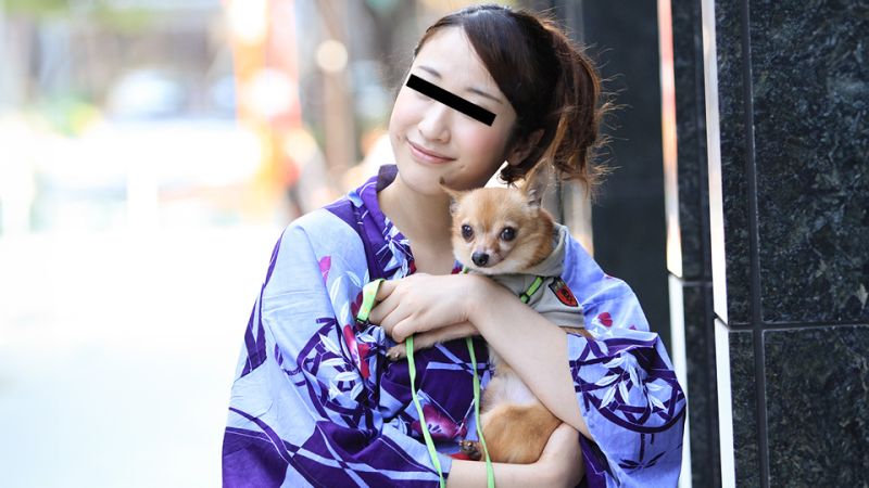 搭讪把上带狗散步中喜欢狗的浴衣美人！ 佐佐木玲 10musume_082423_01