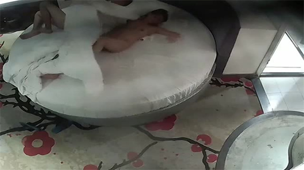 最新情趣酒店白色圆床偷拍_